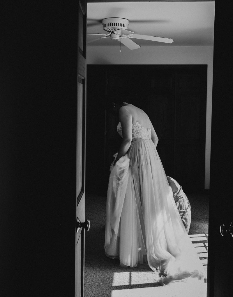 05_KateGreg_096_byLiWard-2 (1)_cape-cod-wedding_bride_black-and-white_wedding